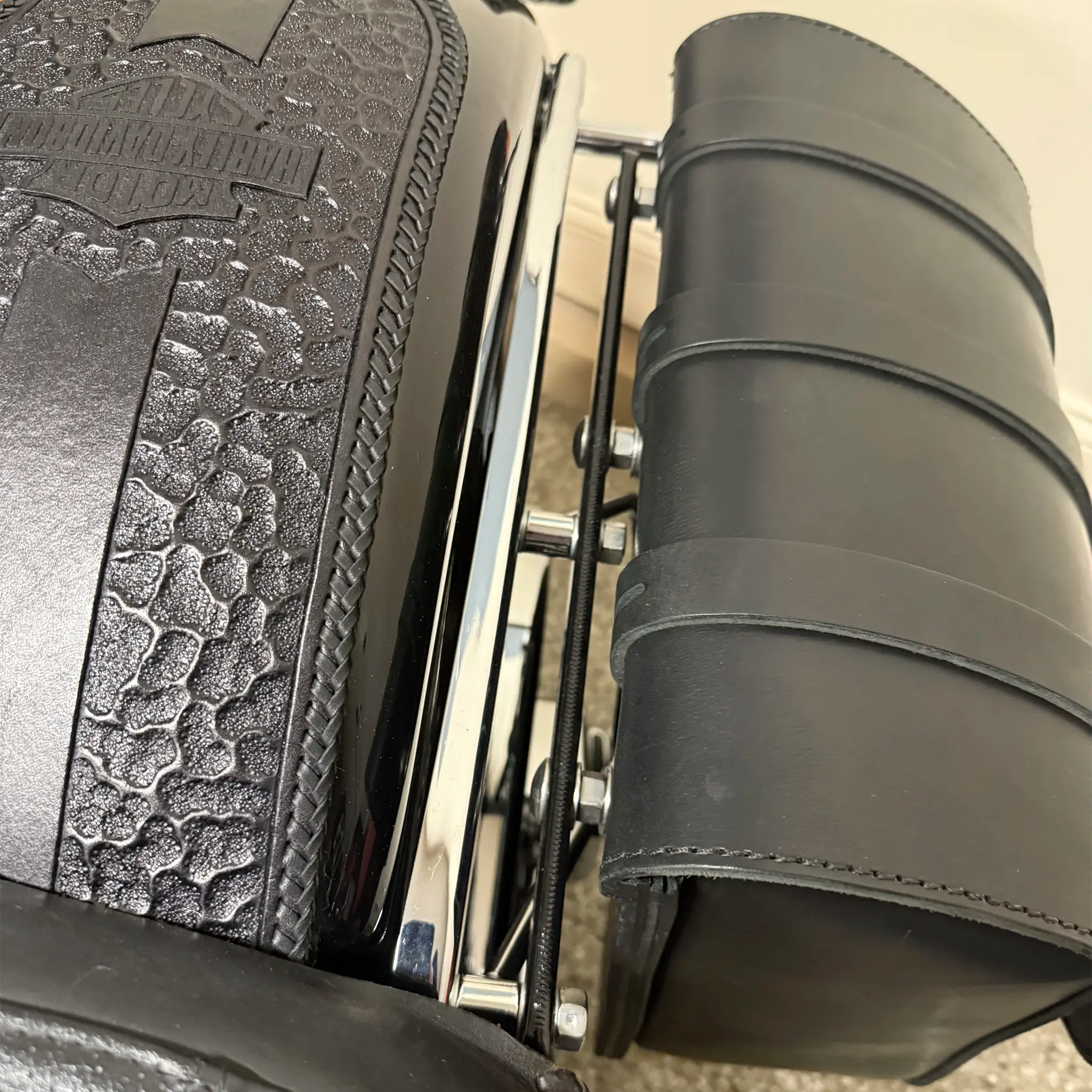 Universal Heavy Duty Leather Saddlebag - US02S (Solo Bag)