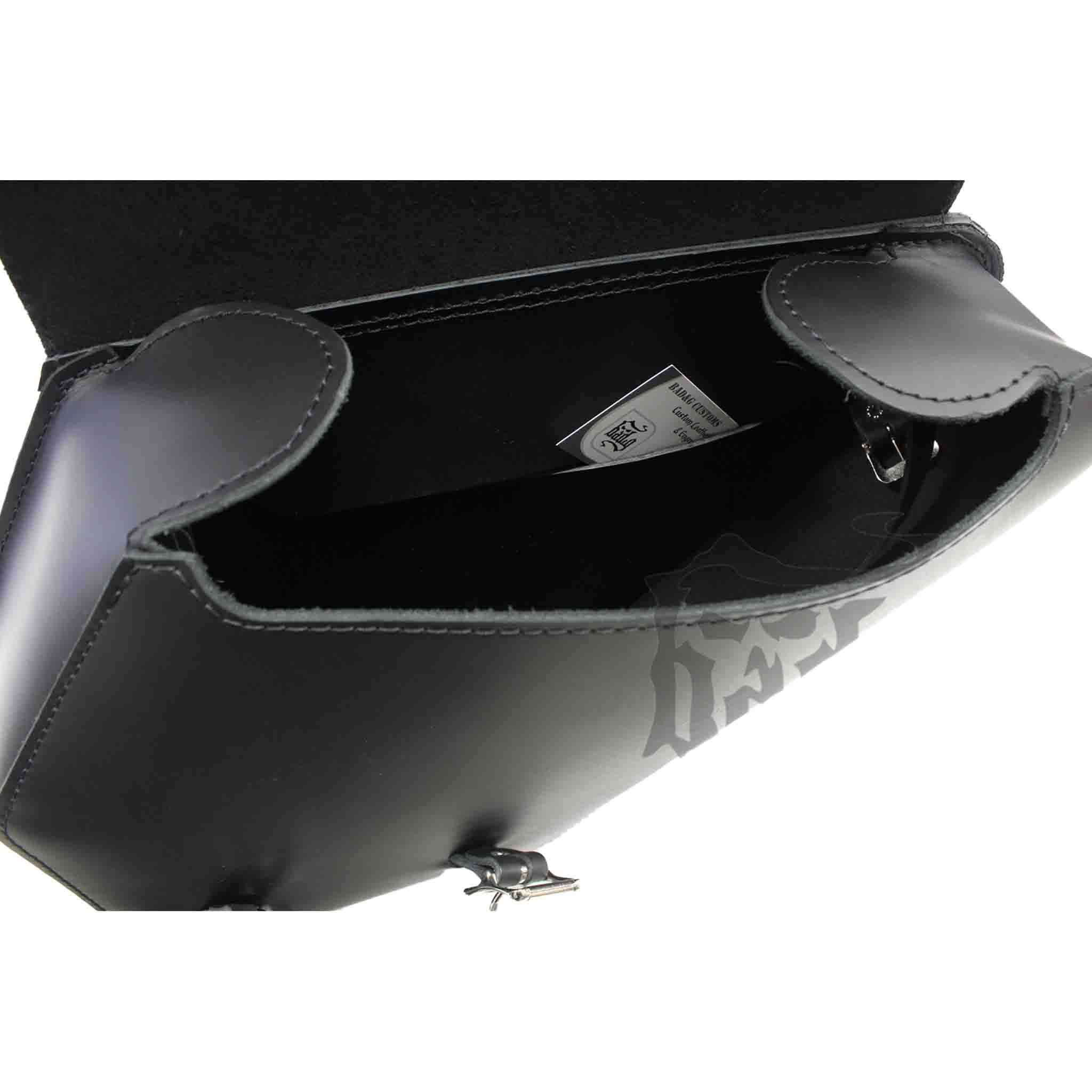 Upgrade your Harley-Davidson® Dyna with the DR01 Dyna Right Side Solo Bag. Hand crafted in USA with premium leather and top quality hardware. Durable and stylish, it's the perfect fit for your motorcycle.