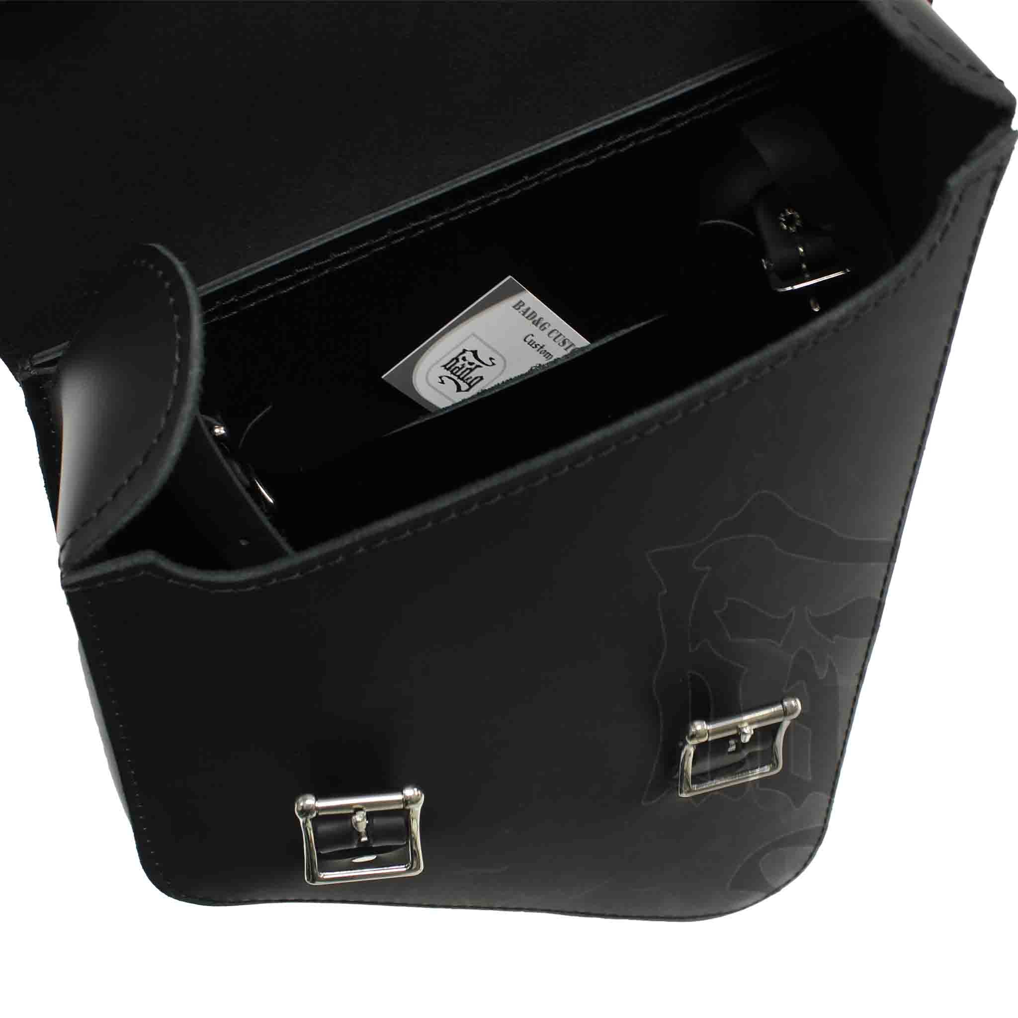 Upgrade your Harley-Davidson® Softail with the SHR01 Right Side Swingarm Solo Bag. Hand crafted in USA with premium leather and top quality hardware. Designed to fit all Pre-2017 Harley-Davidson® Softail models*. Durable and stylish, it features easy installation and it's the perfect fit for your motorcycle.