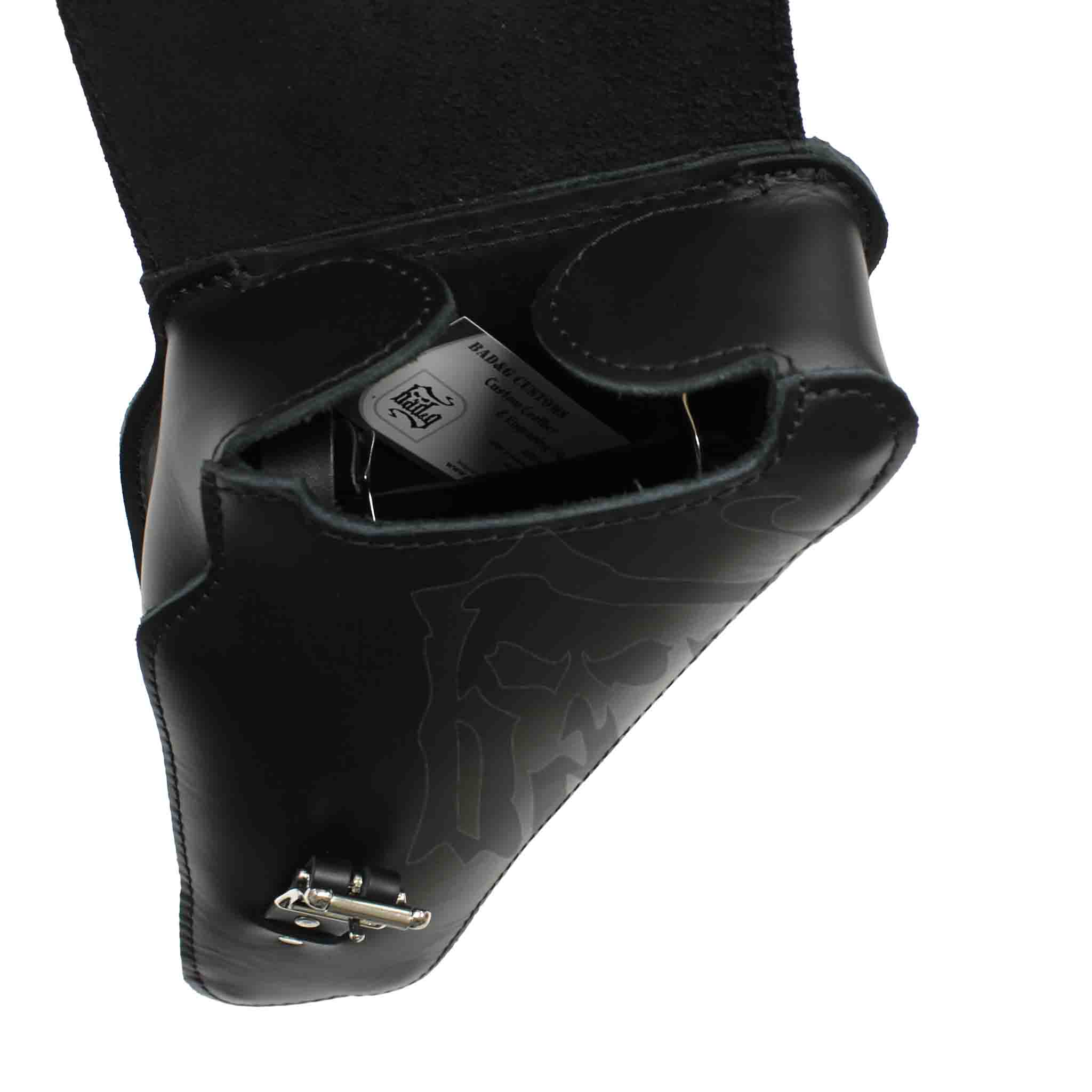 Upgrade your Harley-Davidson® Sportster with the SR03 Right Side Solo Bag. Hand crafted in USA with premium leather and top quality hardware. Durable and stylish, it's the perfect fit for your motorcycle.