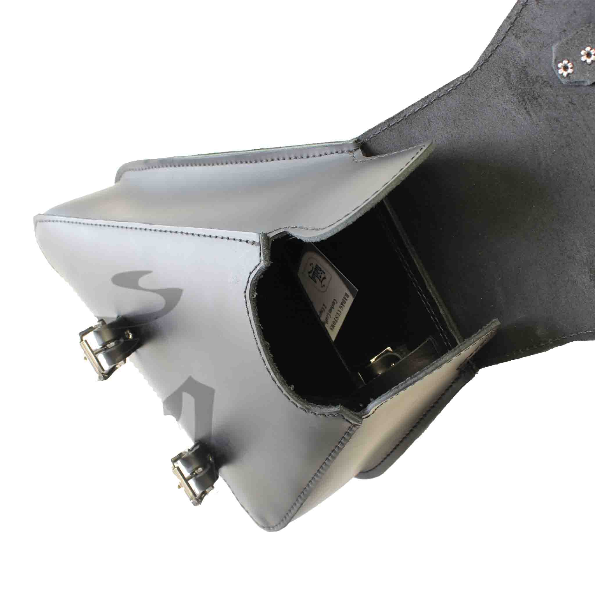 Upgrade your Harley-Davidson® V-Rod® with the VRR02 V-Rod® Right Side Solo Bag. Hand crafted in USA with premium leather and top quality hardware. Durable and stylish, it's the perfect fit for your motorcycle.